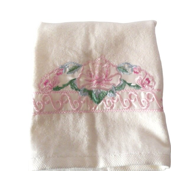 NWT Avanti & JC Penney Hand Guest Bathroom Towels Super Soft Embroidery - Picture 6 of 9